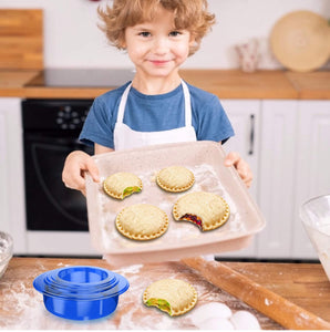 Yumkt Sandwich Cutter and Sealer Sandwich Maker Sandwich Decruster Sandwich for Kids Child Gifts,Blue